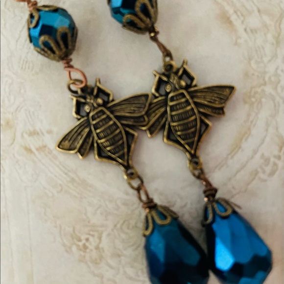SOLD Art Nouveau Style Brass Bumble Bee Earrings Blue AB Faceted VTG Glass Beads - Picture 6 of 8